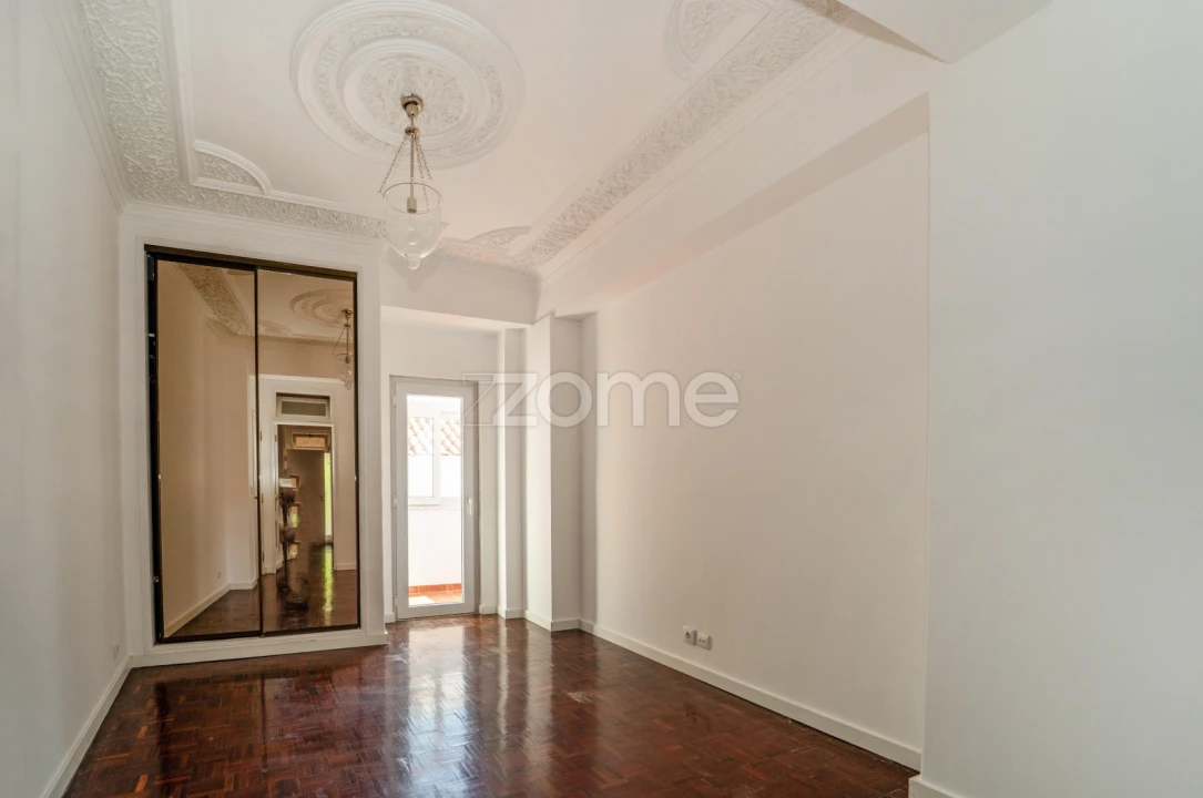 Apartamento T2 para Arrendamento em Misericórdia Foto 6