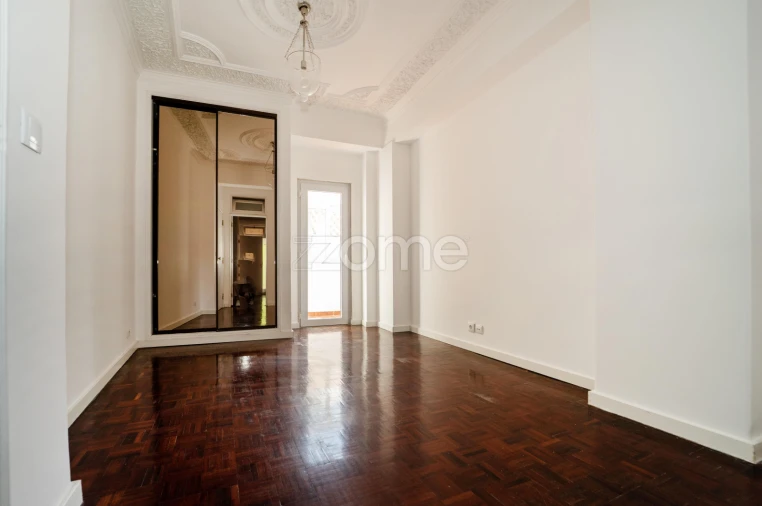 Apartamento T2 para Arrendamento em Misericórdia Foto 9