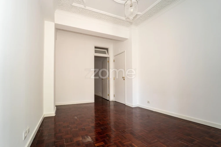 Apartamento T2 para Arrendamento em Misericórdia Foto 7