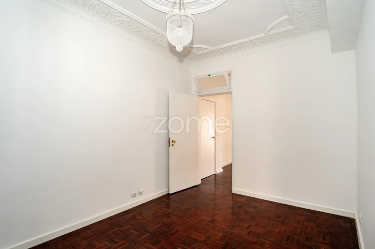Apartamento T2 para Arrendamento em Misericórdia Foto 8