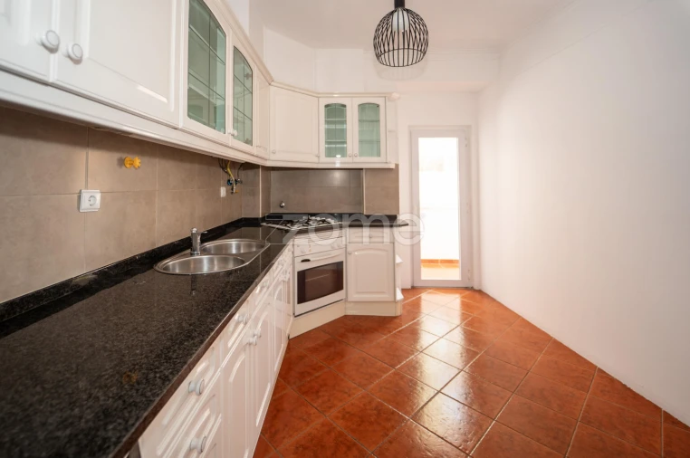 Apartamento T2 para Arrendamento em Misericórdia Foto 14