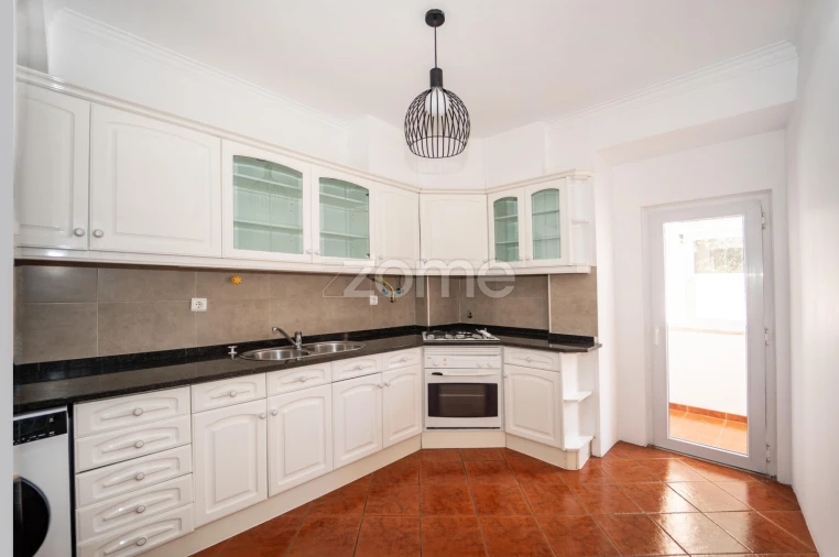 Apartamento T2 para Arrendamento em Misericórdia Foto 15