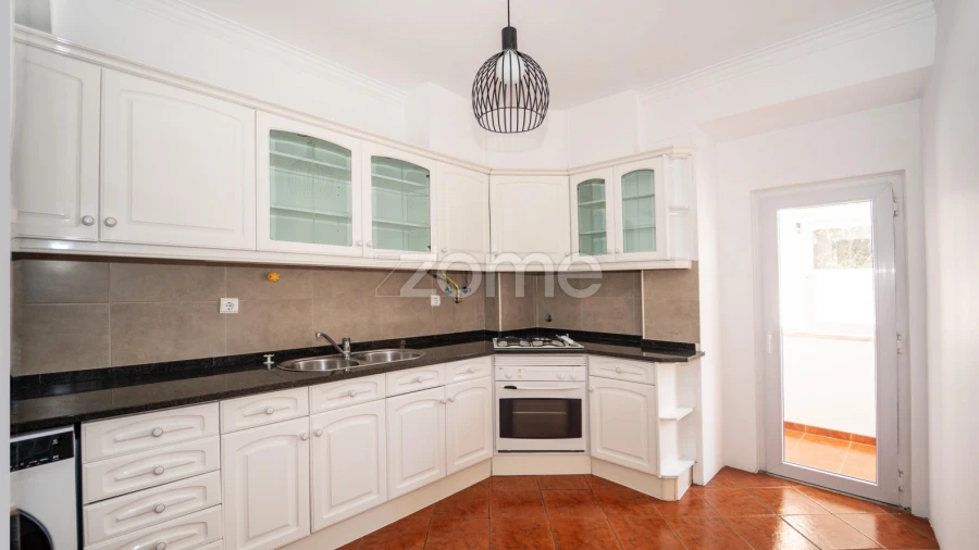 Apartamento T2 para Arrendamento em Misericórdia