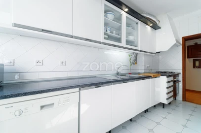 Apartamento T2 para Venda em Carnaxide e Queijas