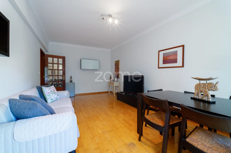 Apartamento T2 para Venda em Carnaxide e Queijas Foto 2