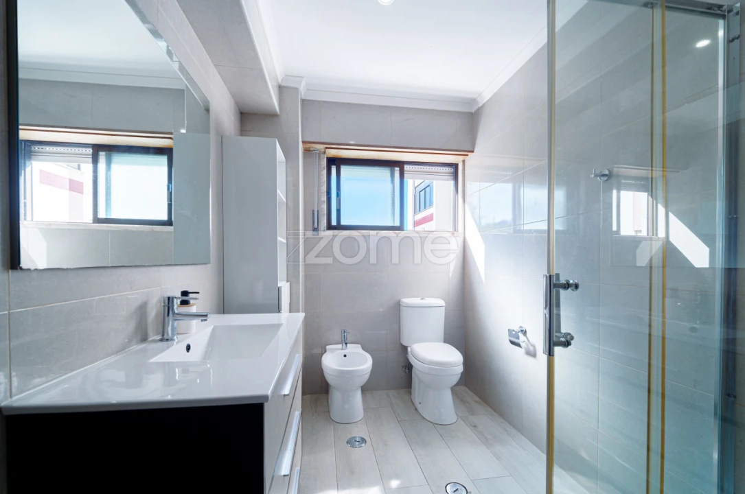 Apartamento T2 para Venda em Carnaxide e Queijas Foto 15