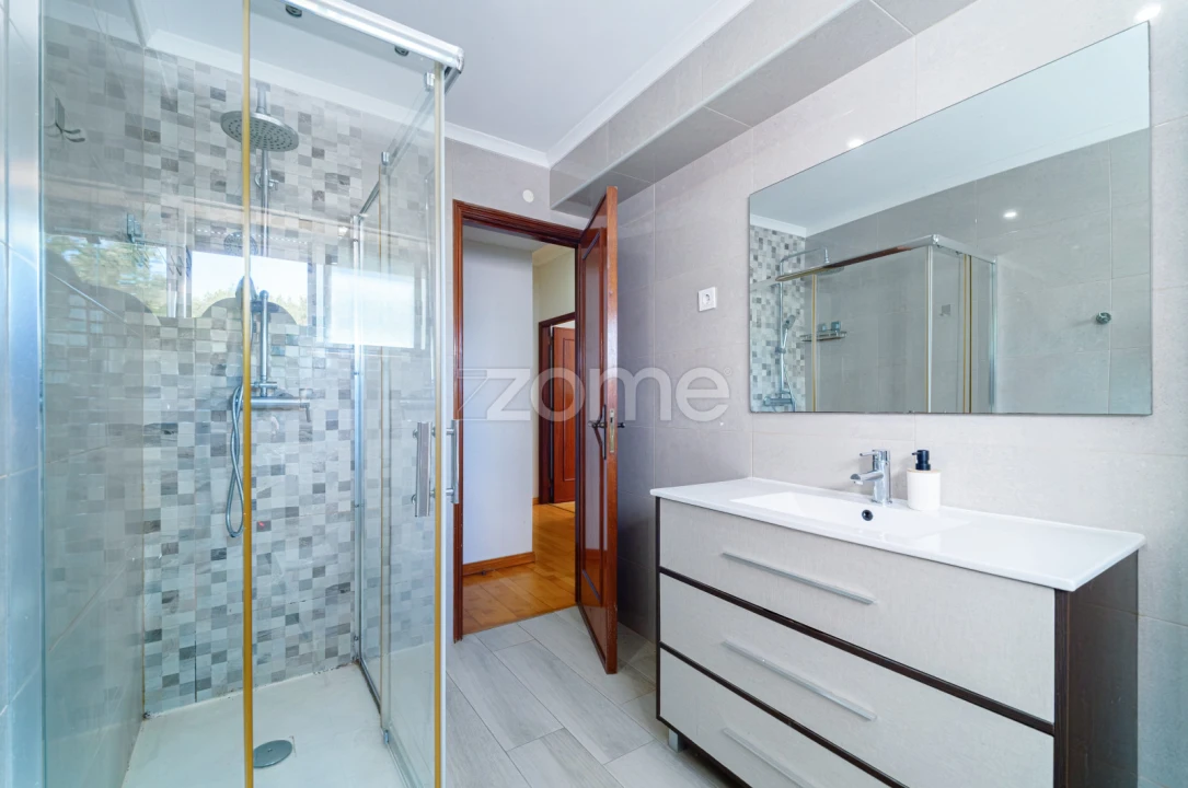 Apartamento T2 para Venda em Carnaxide e Queijas Foto 16