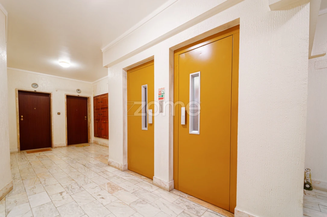 Apartamento T2 para Venda em Carnaxide e Queijas Foto 21