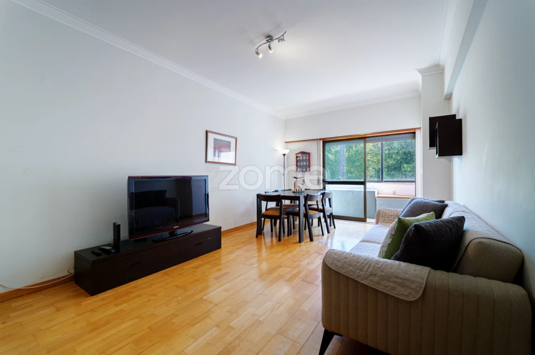 Apartamento T2 para Venda em Carnaxide e Queijas Foto 1