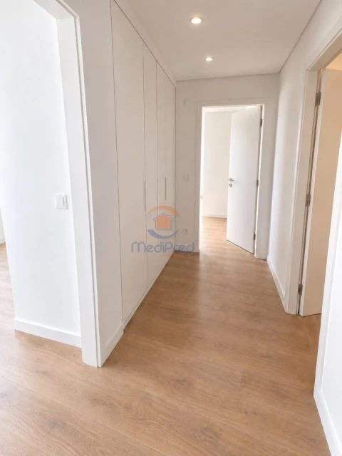 Apartamento T2 para Venda em Ramada e Caneças