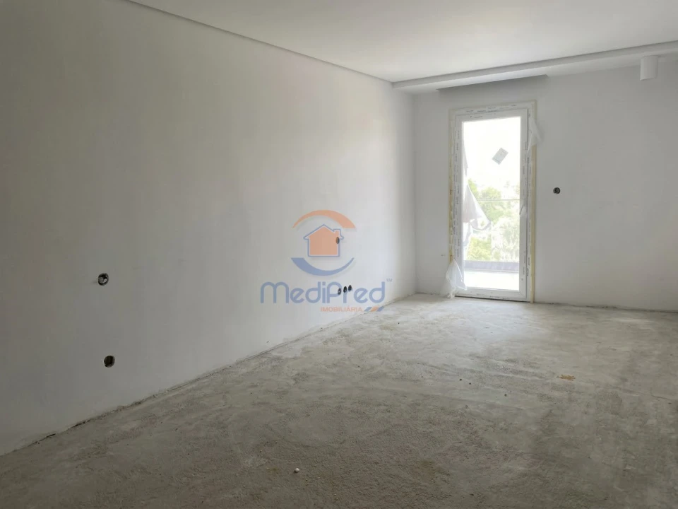 Apartamento T2 para Venda em Ramada e Caneças Foto 14