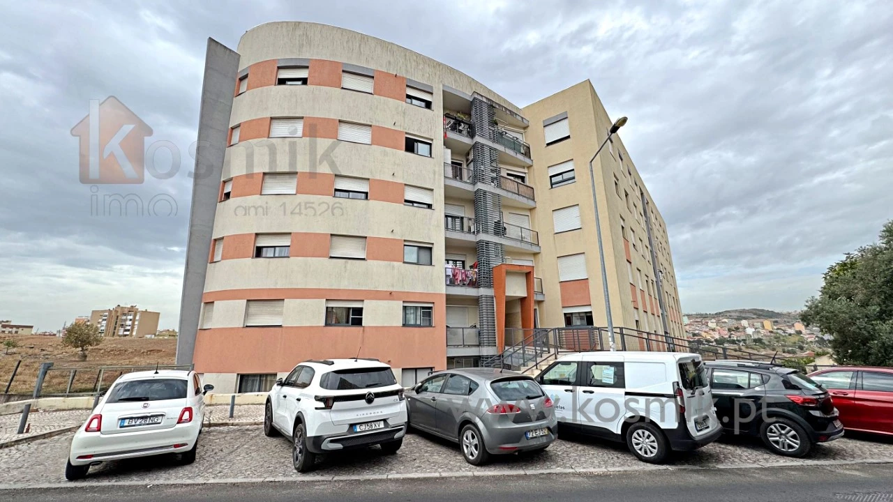 Apartamento T2 para Venda em Pontinha e Famões Foto 40