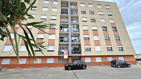 Apartamento T2 para Venda em Pontinha e Famões