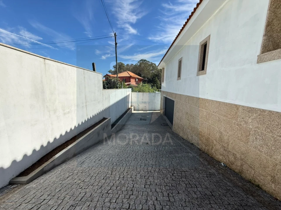 Moradia T3 para Venda em Airães Foto 29