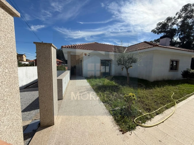 Moradia T3 para Venda em Airães Foto 34