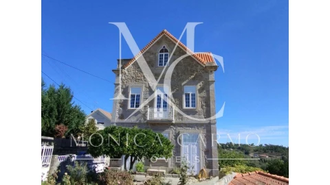 Moradia T6 para Venda em Fornos de Algodres