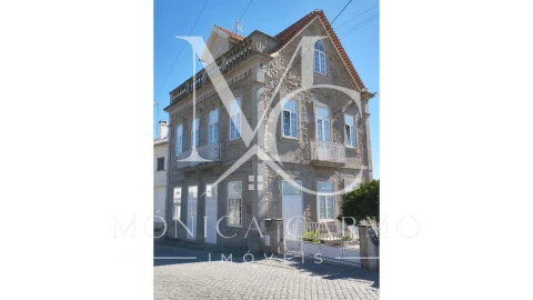 Moradia T6 para Venda em Fornos de Algodres
