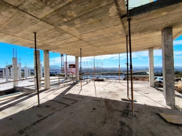 Moradia T3 para Venda em Igreja Nova e Cheleiros