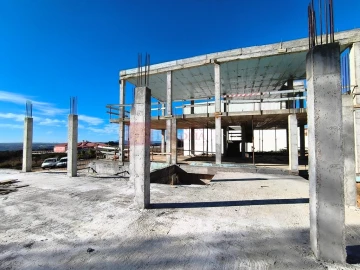 Moradia T3 para Venda em Igreja Nova e Cheleiros
