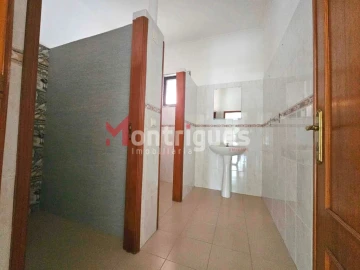 Loja para Arrendamento em Vialonga