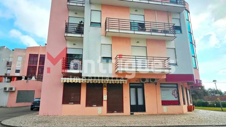Loja para Arrendamento em Vialonga