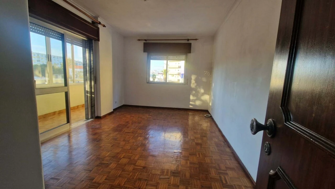 Apartamento T3 para Venda em Faro (Sé e São Pedro) Foto 2