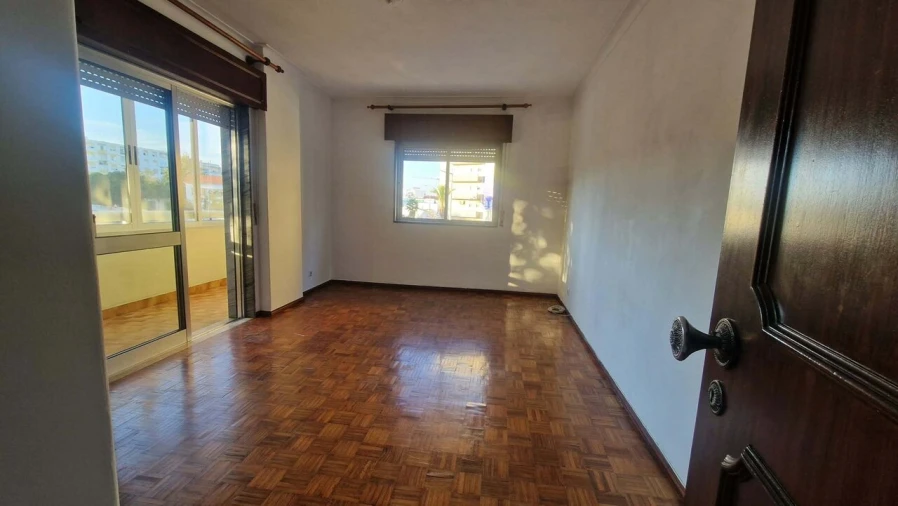 Apartamento T3 para Venda em Faro (Sé e São Pedro) Foto 2