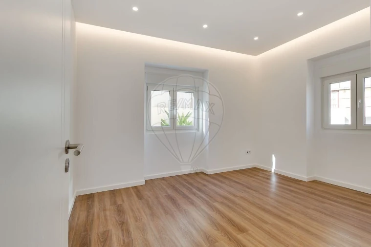Apartamento T2 para Venda em Almada, Cova da Piedade, Pragal e Cacilhas Foto 16