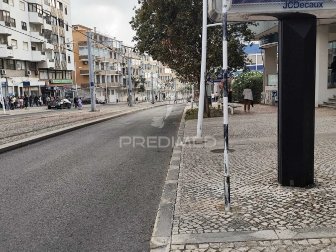 Loja para Venda em Almada, Cova da Piedade, Pragal e Cacilhas Foto 3