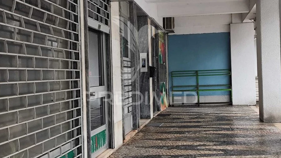 Loja para Venda em Almada, Cova da Piedade, Pragal e Cacilhas
