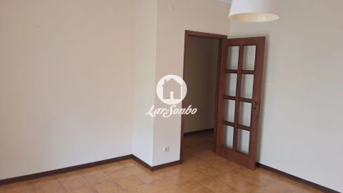 Apartamento T2 para Arrendamento em Paranhos