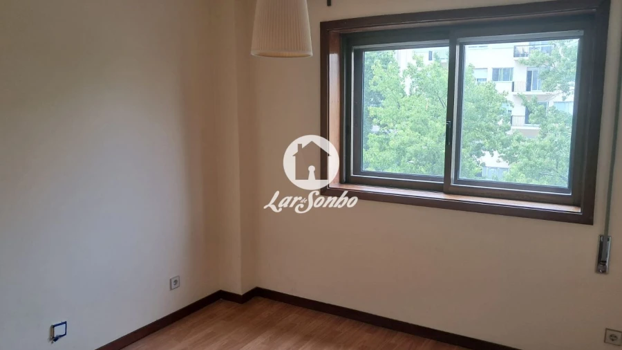 Apartamento T2 para Arrendamento em Paranhos