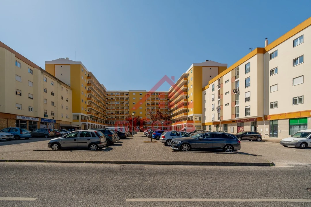 Apartamento T3 para Arrendamento em Santa Maria, São Pedro e Matacães Foto 1