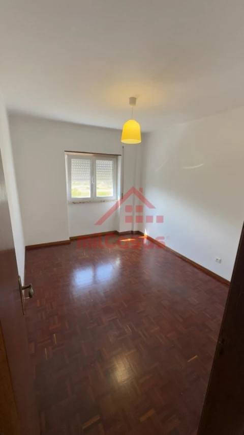 Apartamento T3 para Arrendamento em Santa Maria, São Pedro e Matacães