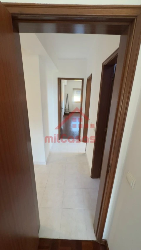 Apartamento T3 para Arrendamento em Santa Maria, São Pedro e Matacães