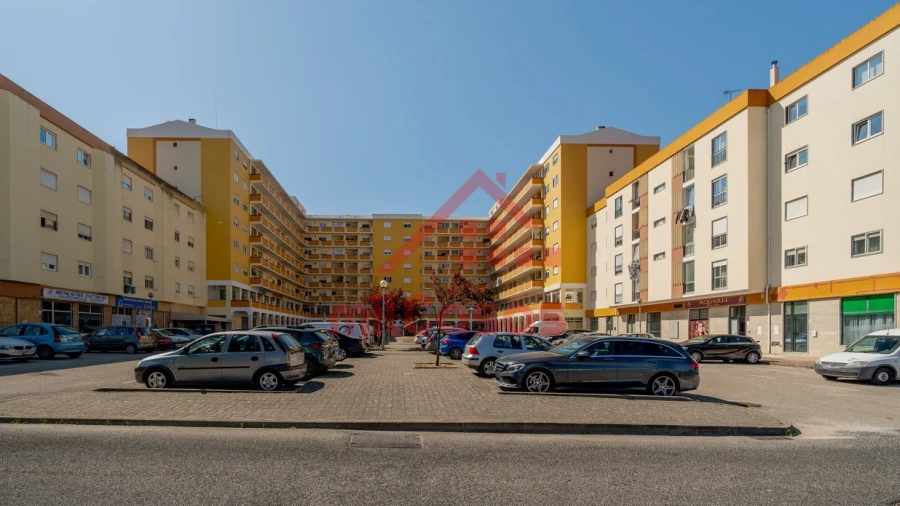 Apartamento T3 para Arrendamento em Santa Maria, São Pedro e Matacães