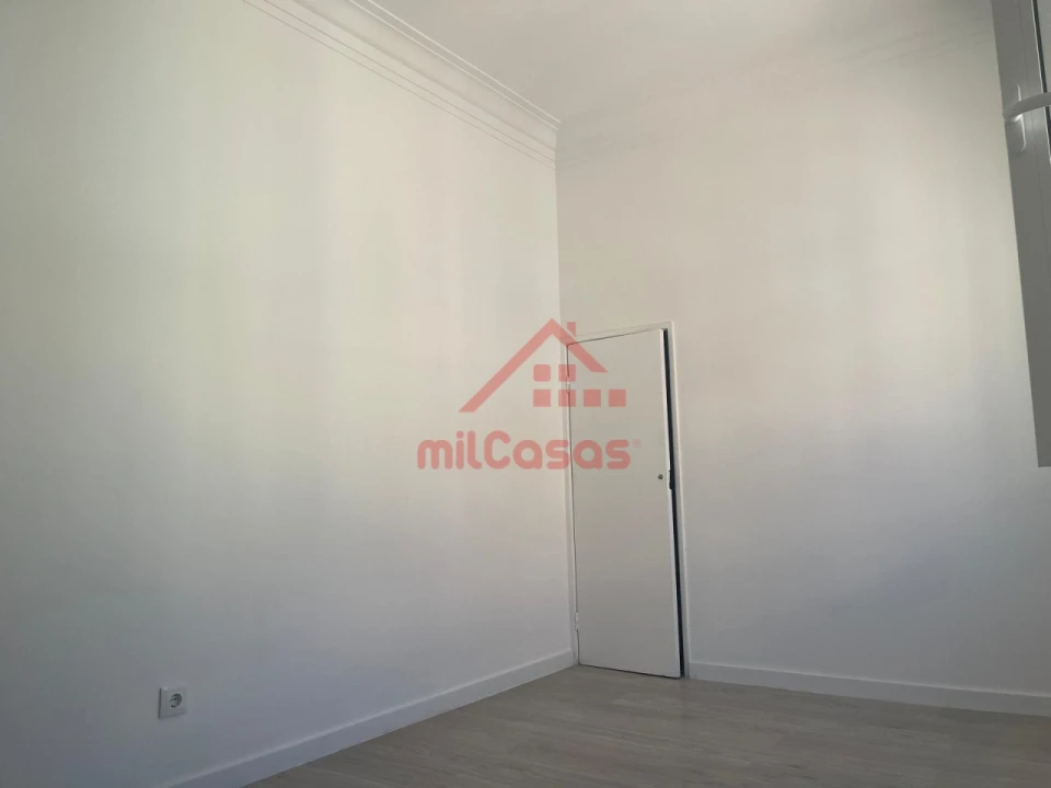 Apartamento T2 para Venda em São Vicente Foto 6