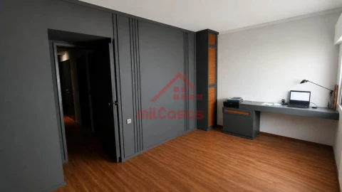 Apartamento T3 para Venda em Ramada e Caneças