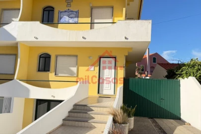 Apartamento T2 para Arrendamento em Atouguia da Baleia