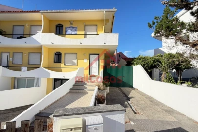 Apartamento T2 para Arrendamento em Atouguia da Baleia