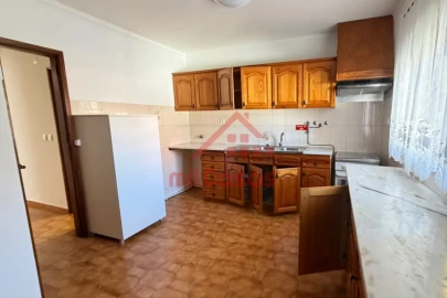 Apartamento T2 para Arrendamento em Atouguia da Baleia