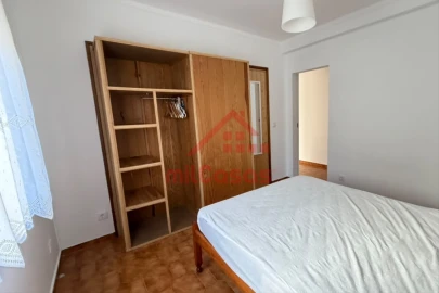 Apartamento T2 para Arrendamento em Atouguia da Baleia