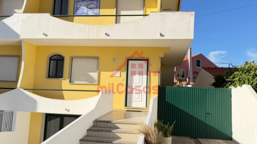 Apartamento T2 para Arrendamento em Atouguia da Baleia