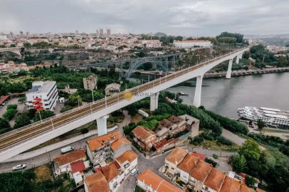 Loja para Venda em Oliveira do Douro