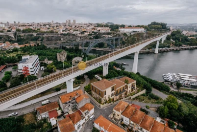 Loja para Venda em Oliveira do Douro
