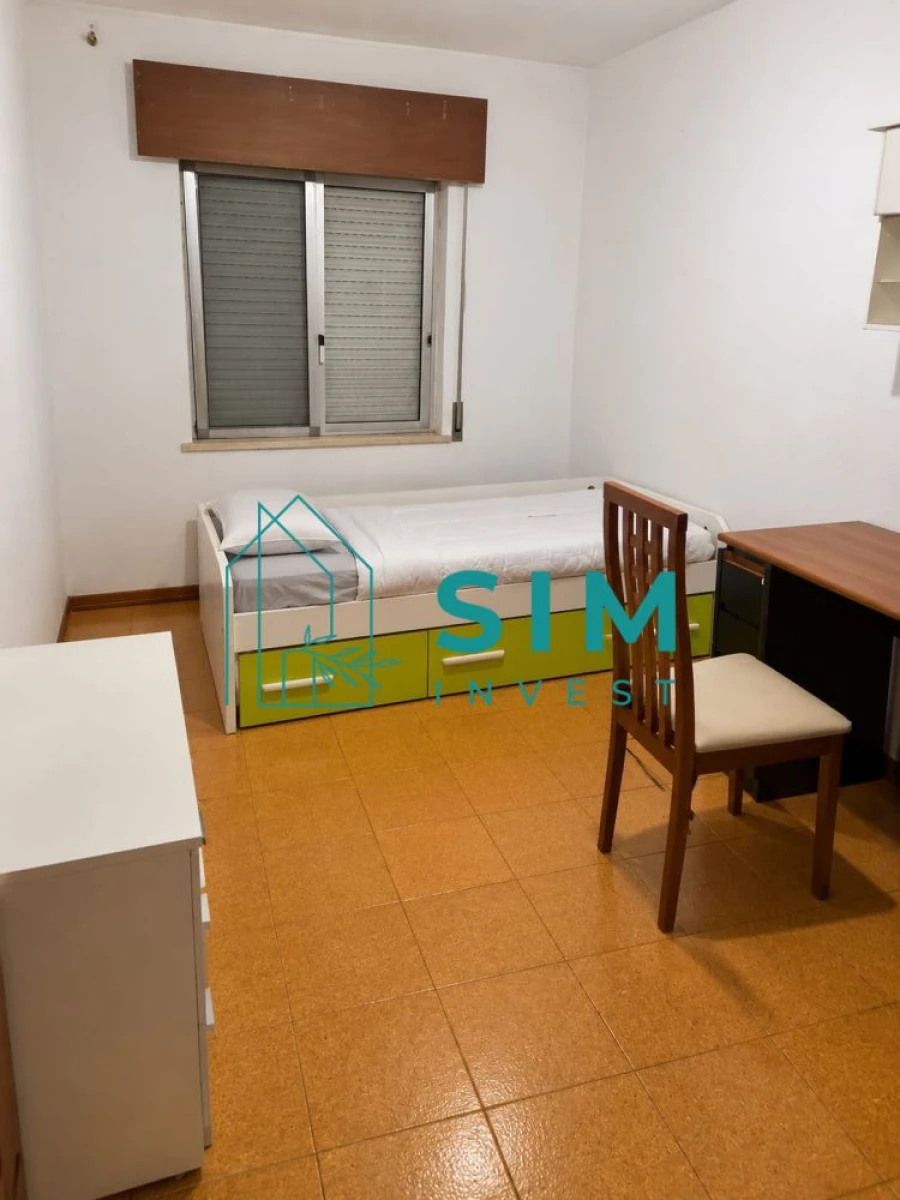 Apartamento T3 para Venda em Quelfes Foto 12