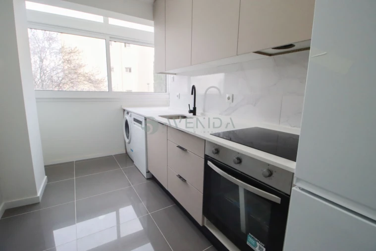Apartamento T2 para Venda em Falagueira-Venda Nova Foto 2