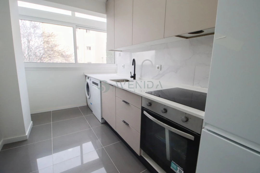 Apartamento T2 para Venda em Falagueira-Venda Nova Foto 2