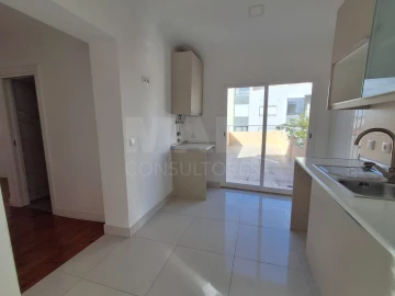 Apartamento T2 para Arrendamento em Laranjeiro e Feijó