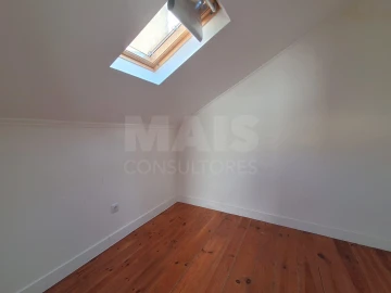 Apartamento T2 para Arrendamento em Laranjeiro e Feijó